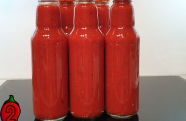 ostry-sos-pomidorowy-chili-butelkowanie